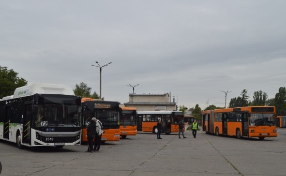 Работещите в градския транспорт на София са готови на едночасова